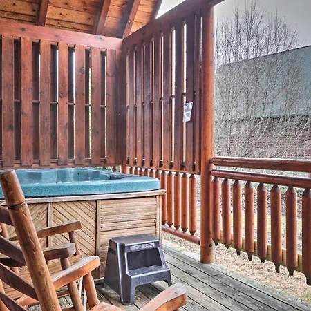 Pigeon Forge Cabin With Games, 1 Mi To Parkway!